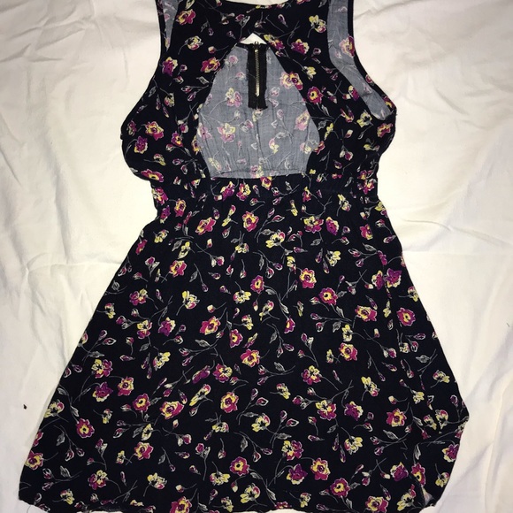 Cute mini dress. - Picture 4 of 4